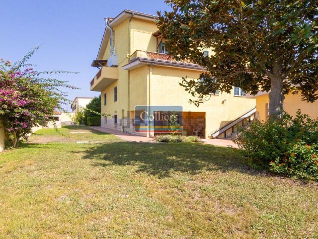 Case e ville in vendita di 390 m² in Via Corace