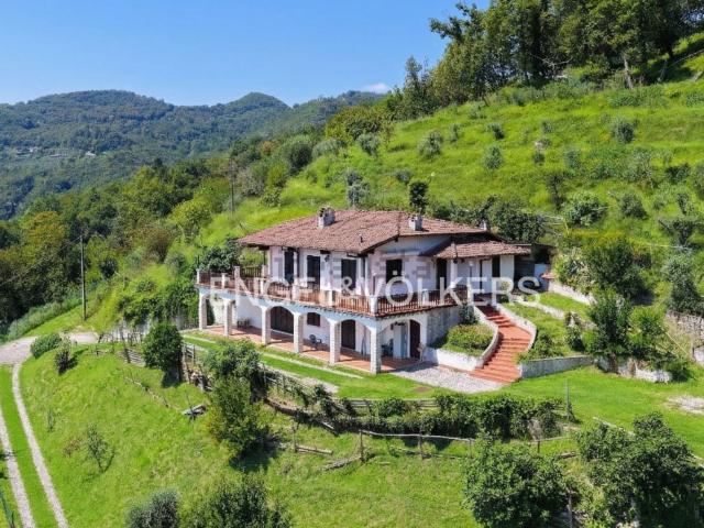 Case e ville in vendita di 390 m² in Via Ceriolo