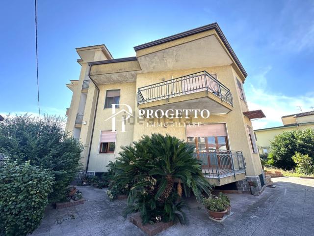 Case e ville in vendita di 390 m² in Via Alcide de Gasperi, 3