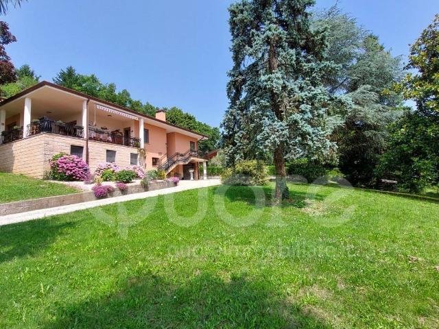 Case e ville in vendita di 390 m² in Via Gardian, 20
