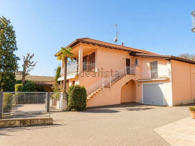 Case e ville in vendita di 390 m² in Via General Cantore