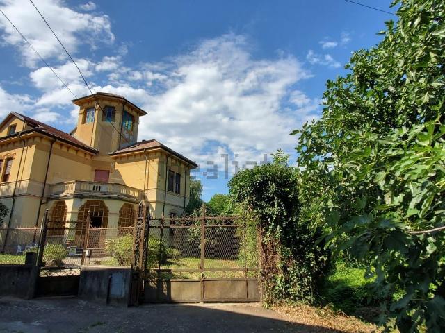 Case e ville in vendita di 390 m² in Via dei Molini, 3