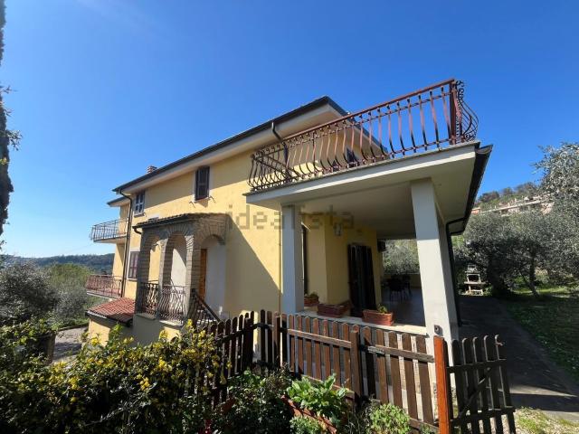 Case e ville in vendita di 390 m² in Via di Vallelinda, 41