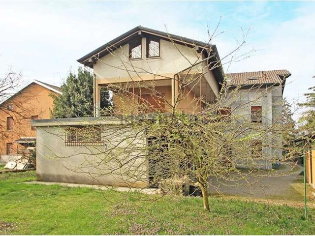 Case e ville in vendita di 390 m² in Via Monte Cimone, 33
