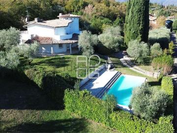 Case e ville in vendita di 390 m² in Via Monte Croce