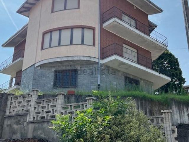Case e ville in vendita di 390 m² in Via Montemarzo, 11