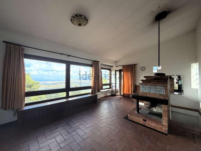 Case e ville in vendita di 390 m² in Via Poggio del pineto