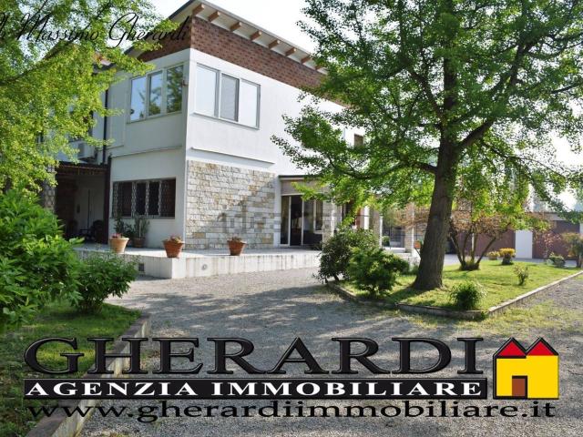 Case e ville in vendita di 390 m² in Via Palmirano