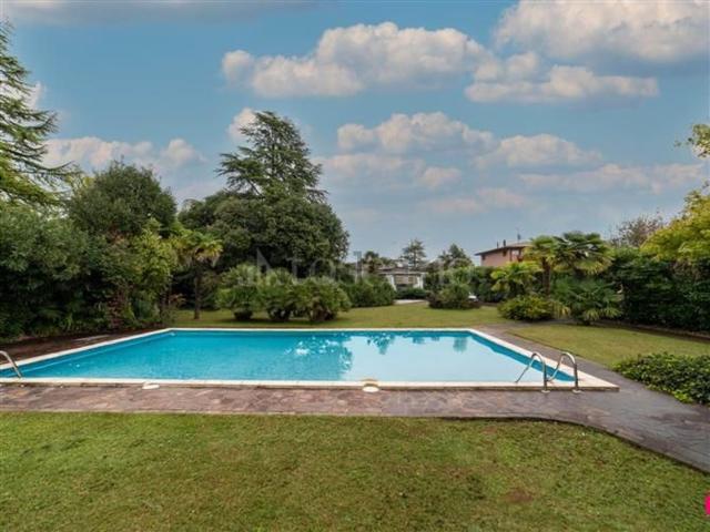 Case e ville in vendita di 390 m² in Via Pionieri dell&apos Aria