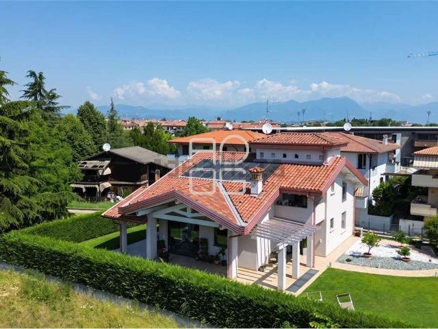 Case e ville in vendita di 390 m² in Via Pratomaggiore