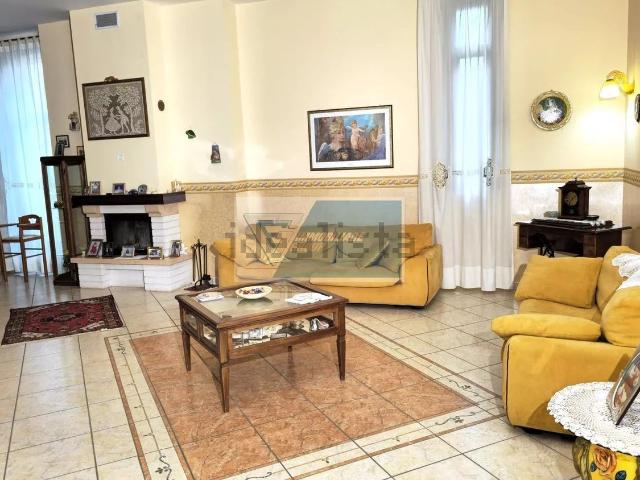Case e ville in vendita di 390 m² in Via Principe A. de Curtis