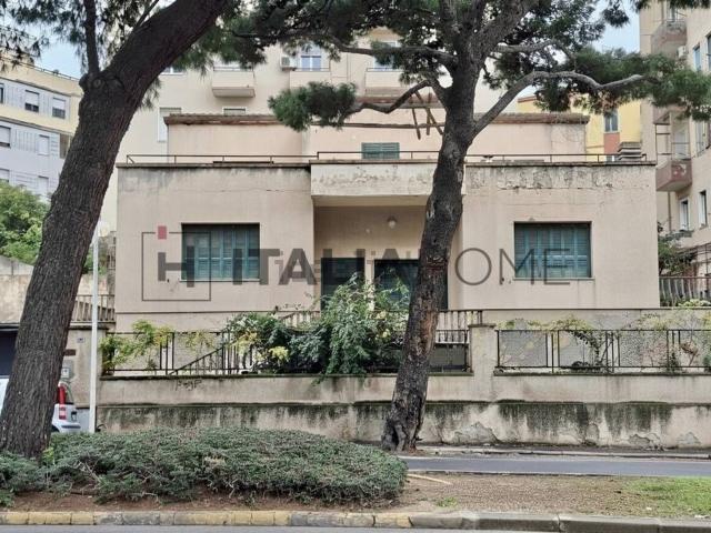 Case e ville in vendita di 390 m² in Viale Armando Diaz