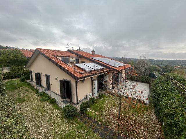 Case e ville in vendita di 390 m² in Vico Mascalese, 19