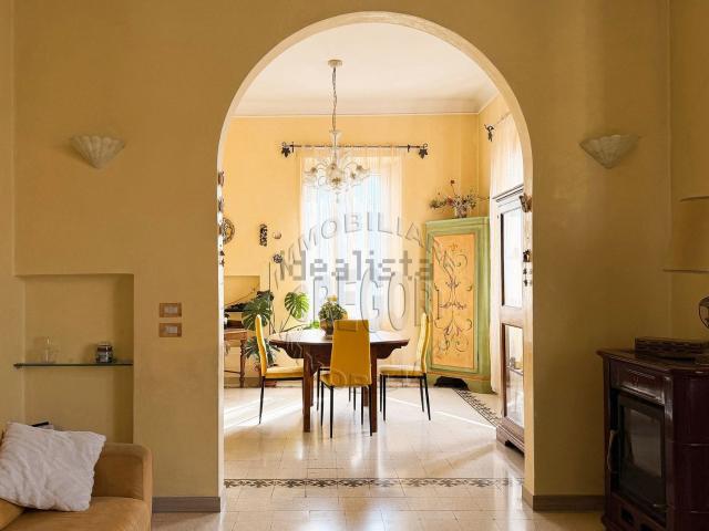 Case e ville in vendita di 390 m² in Borgo Andrea Costa, 474