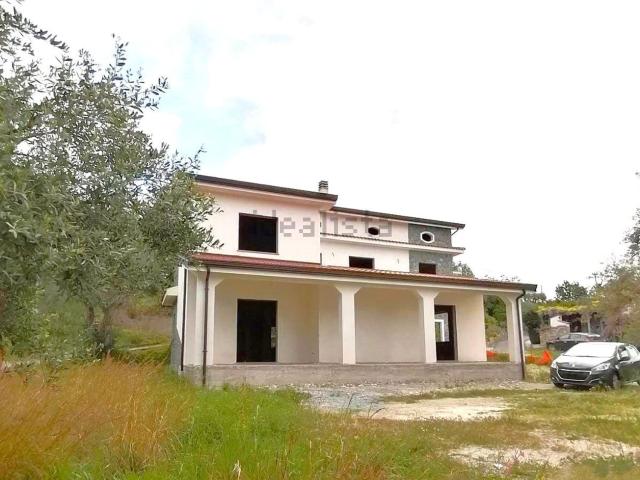 Case e ville in vendita di 390 m² in Località Santa Lucia