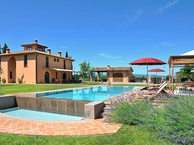 Case e ville in vendita di 390 m² in Strada Comunale di Celli, 1