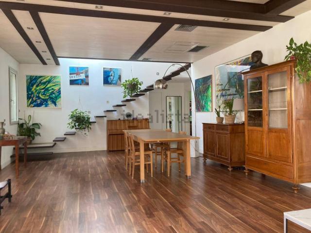 Case e ville in vendita di 390 m² in Strada Chiesanuova
