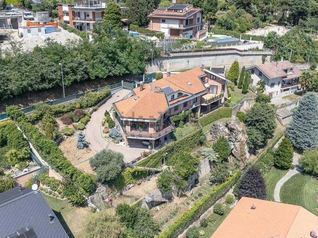 Case e ville in vendita di 390 m² in Strada Pozzetto, 9