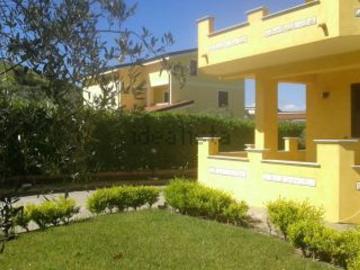 Case e ville in vendita di 391 m² in Via cilea