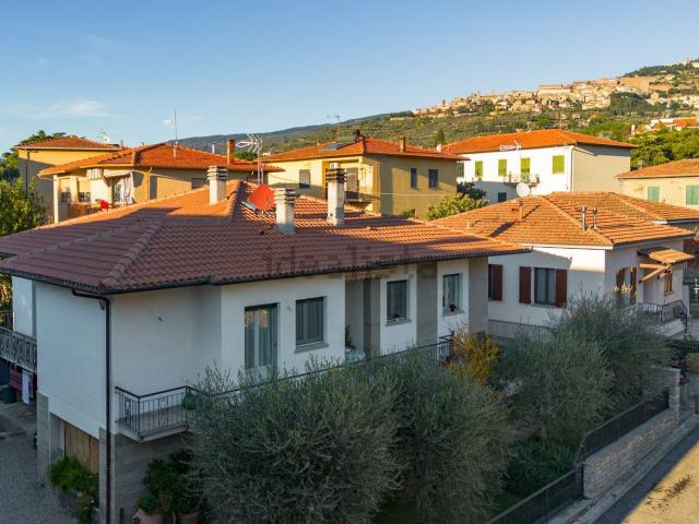 Case e ville in vendita di 391 m² in Via Lauretana, 22