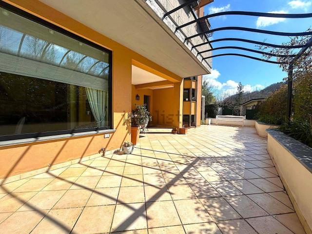 Case e ville in vendita di 391 m² in Viale Giovanni Bovio
