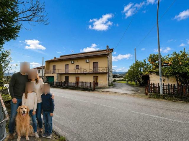 Case e ville in vendita di 393 m²