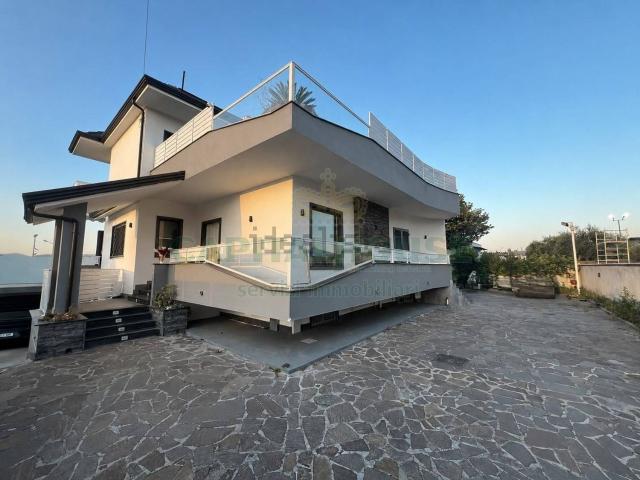 Case e ville in vendita di 393 m² in Via Antonio Vivaldi