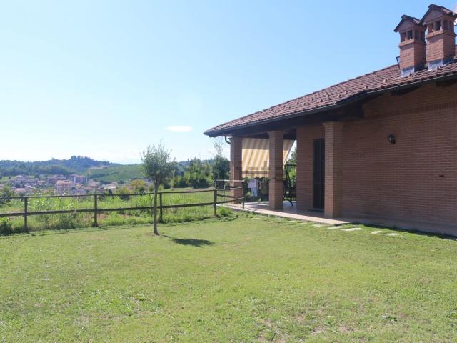 Case e ville in vendita di 393 m² in Via Monferrato, 31
