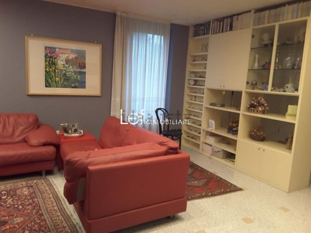 Case e ville in vendita di 393 m² in Via Nazionale