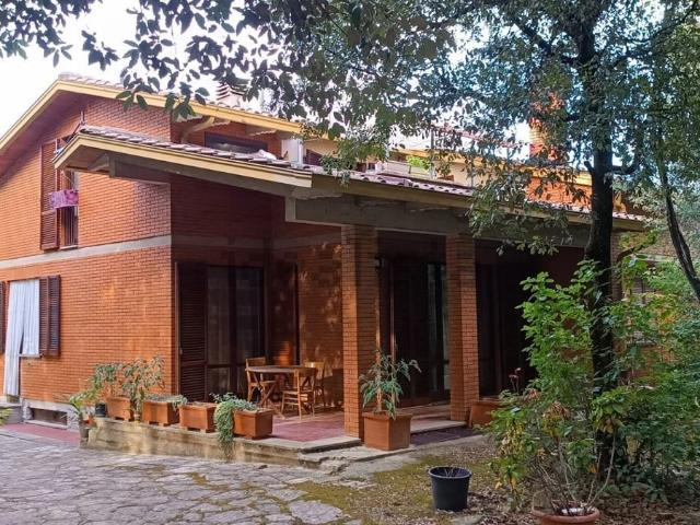 Case e ville in vendita di 394 m²