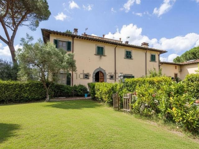 Case e ville in vendita di 394 m²