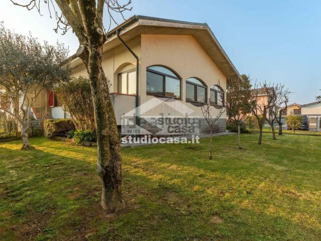 Case e ville in vendita di 394 m² in Via Pinturicchio, 1