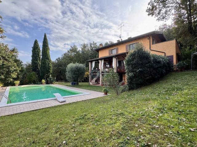 Case e ville in vendita di 394 m² in Località Belvedere Baresani