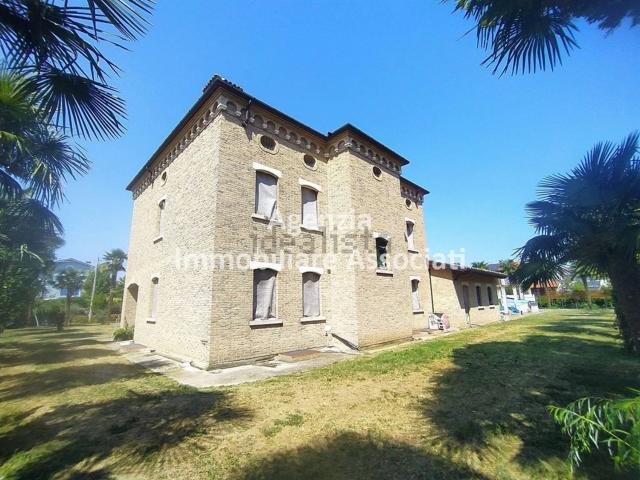 Case e ville in vendita di 395 m²