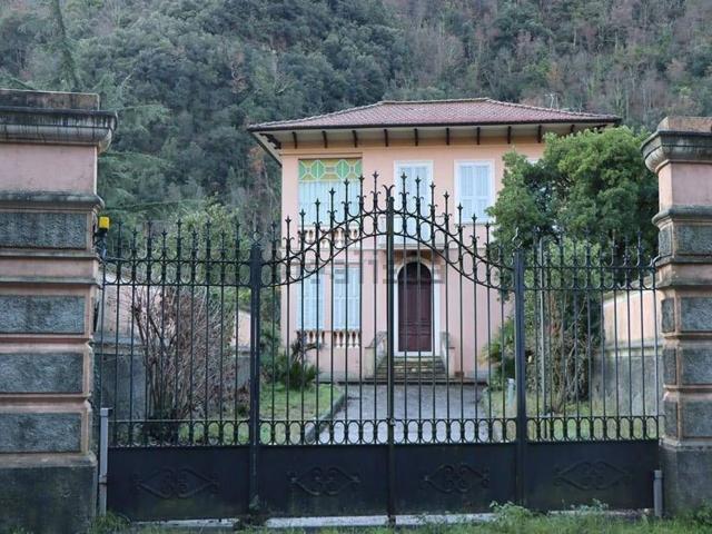 Case e ville in vendita di 395 m²