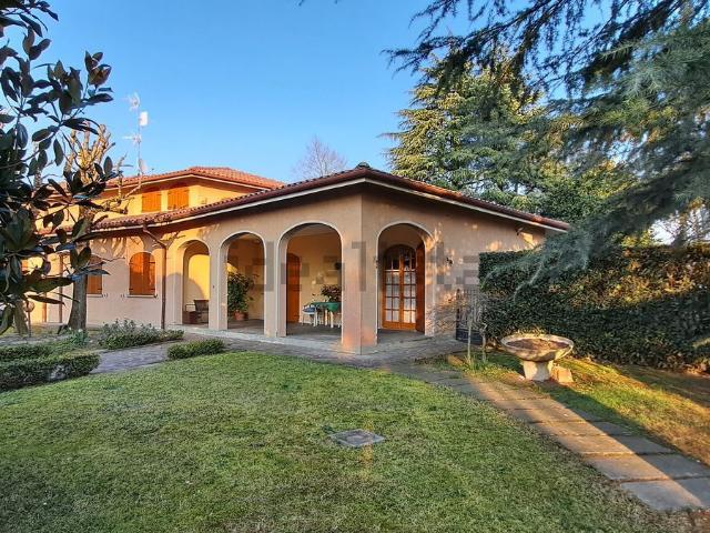 Case e ville in vendita di 395 m² in Via Don Lazzero