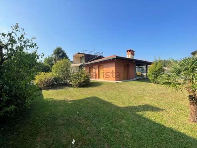 Case e ville in vendita di 395 m² in Via delle Fornaci
