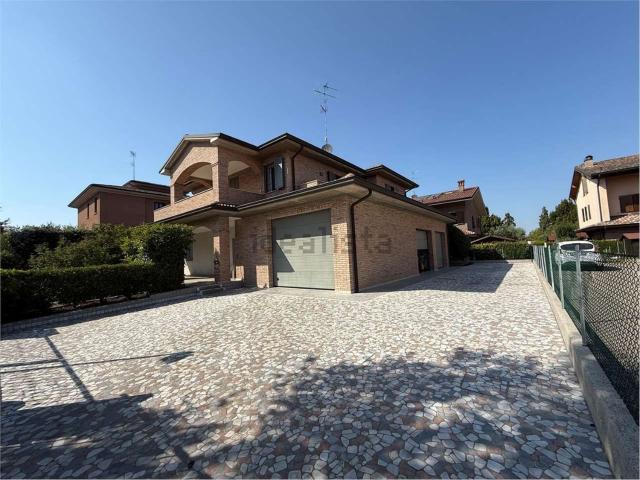 Case e ville in vendita di 395 m² in Via Falcone e Borsellino, 11