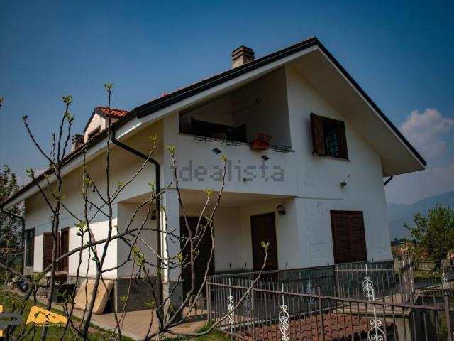 Case e ville in vendita di 395 m² in Via Monte Cuneo, 12