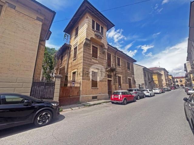 Case e ville in vendita di 395 m² in Via Palestro, 28