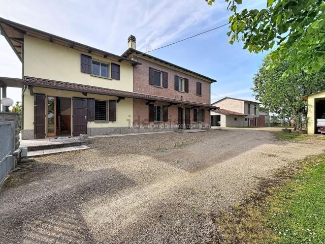 Case e ville in vendita di 395 m² in Via Rio Sanguinario, 1