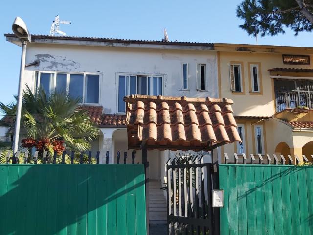 Case e ville in vendita di 395 m² in Via ripuaria, 165