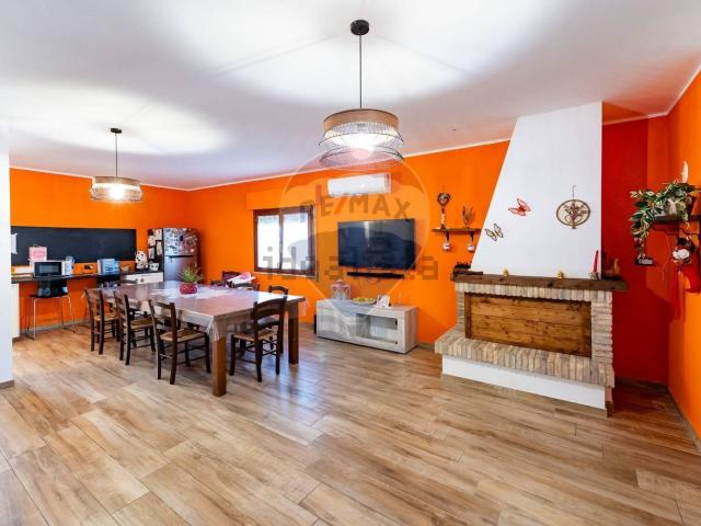 Case e ville in vendita di 395 m² in Contrada Civitarese, 46