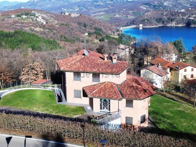 Case e ville in vendita di 396 m²