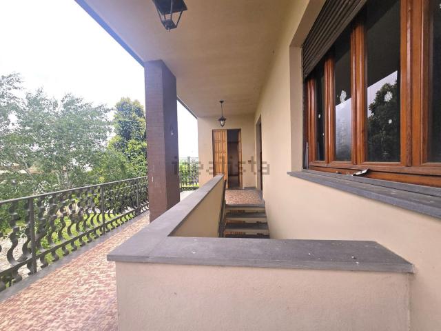 Case e ville in vendita di 396 m² in Via Lombarda Lammari