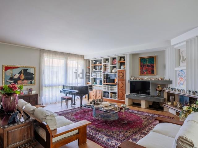 Case e ville in vendita di 396 m² in Via Luciano Manara, 4