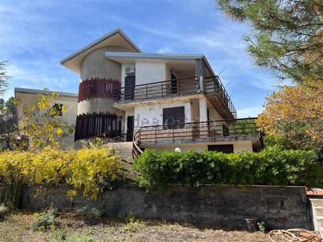 Case e ville in vendita di 396 m² in Via Regina Bianca di Navarra