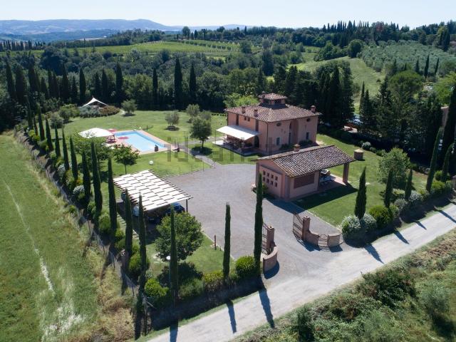 Case e ville in vendita di 396 m² in Strada Comunale di Celli, 52