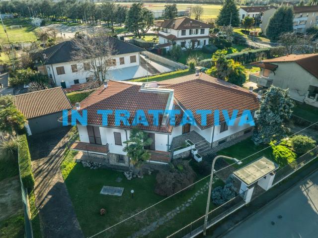 Case e ville in vendita di 397 m² in Via Giovanni Ferrari, 4