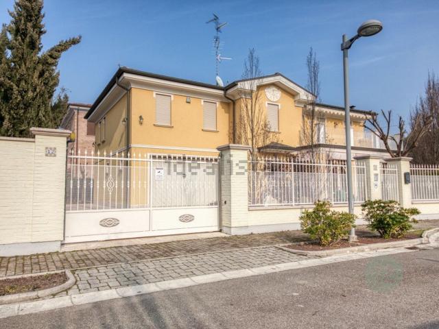 Case e ville in vendita di 397 m² in Via Oriele Beltrami, 10